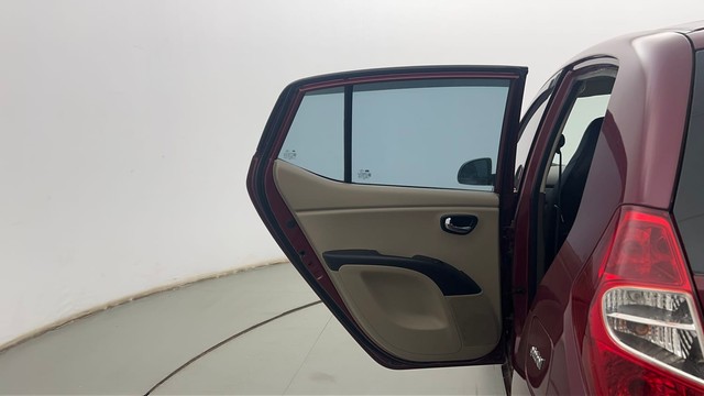 Second-hand 2014 Hyundai i10 Sportz 1.1L for sale in Kolkata-35