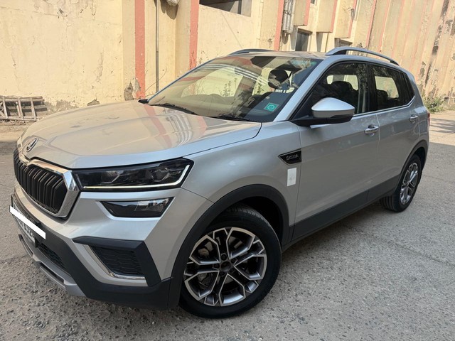 Second-hand 2022 Skoda Kushaq 1.0 TSI Style 4 Airbags AT for sale in New Delhi-9
