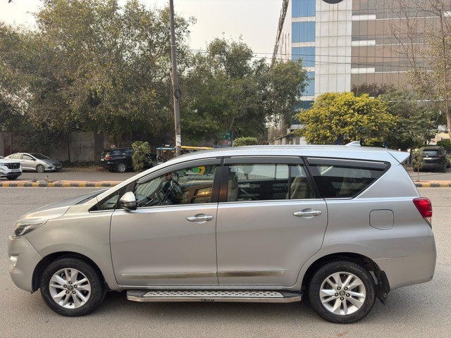 Second-hand 2017 Toyota Innova Crysta 2.4 VX MT BSIV for sale in New Delhi-4