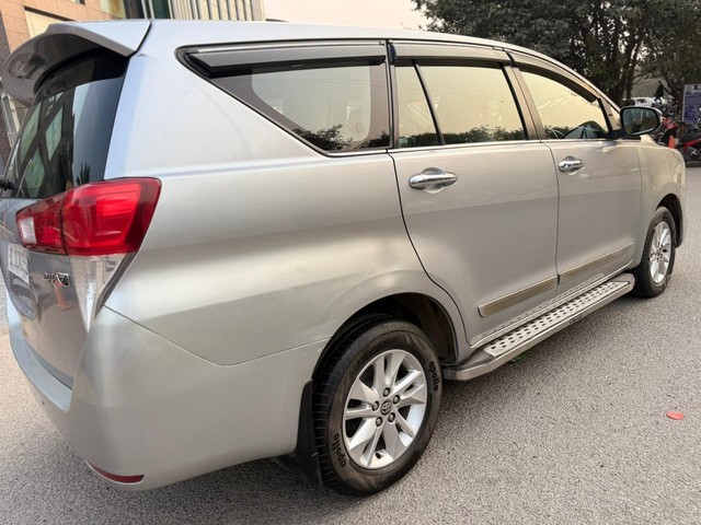 Second-hand 2017 Toyota Innova Crysta 2.4 VX MT BSIV for sale in New Delhi-8