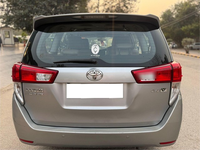 Second-hand 2017 Toyota Innova Crysta 2.4 VX MT BSIV for sale in New Delhi-2