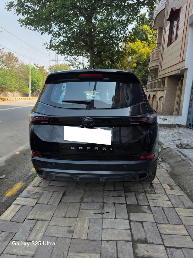 Second-hand 2023 Tata Safari XZA Plus (O) Red Dark AT BSVI for sale in New Delhi-1