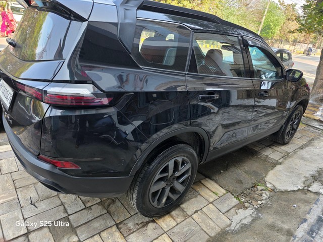 Second-hand 2023 Tata Safari XZA Plus (O) Red Dark AT BSVI for sale in New Delhi-4