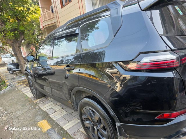 Second-hand 2023 Tata Safari XZA Plus (O) Red Dark AT BSVI for sale in New Delhi-5