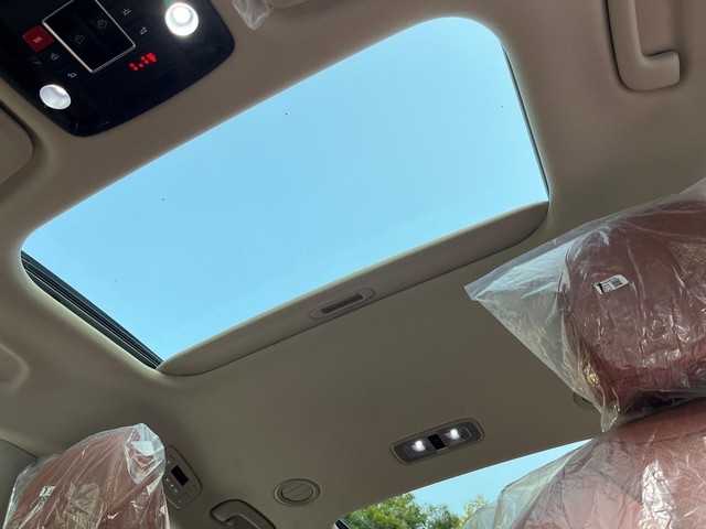 Second-hand 2025 Kia Carnival Limousine Plus for sale in New Delhi-17