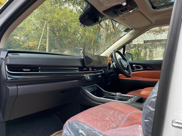 Second-hand 2025 Kia Carnival Limousine Plus for sale in New Delhi-11