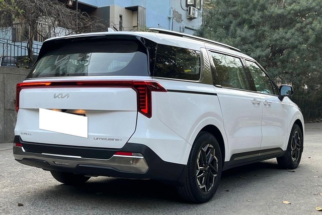 Second-hand 2025 Kia Carnival Limousine Plus for sale in New Delhi-9