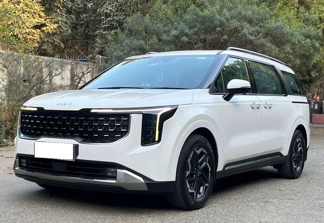 Second-hand 2025 Kia Carnival Limousine Plus for sale in New Delhi-4