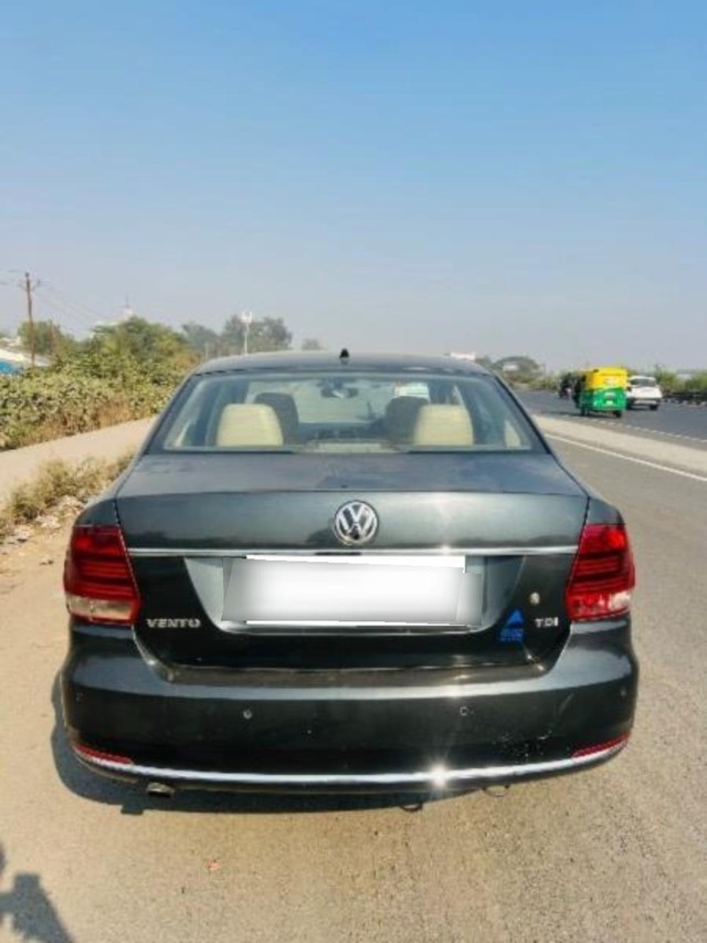 Second-hand 2016 Volkswagen Vento 1.5 TDI Highline for sale in Surat-8