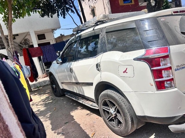 Second-hand 2017 Mahindra XUV500 R W10 FWD for sale in Secunderabad-2