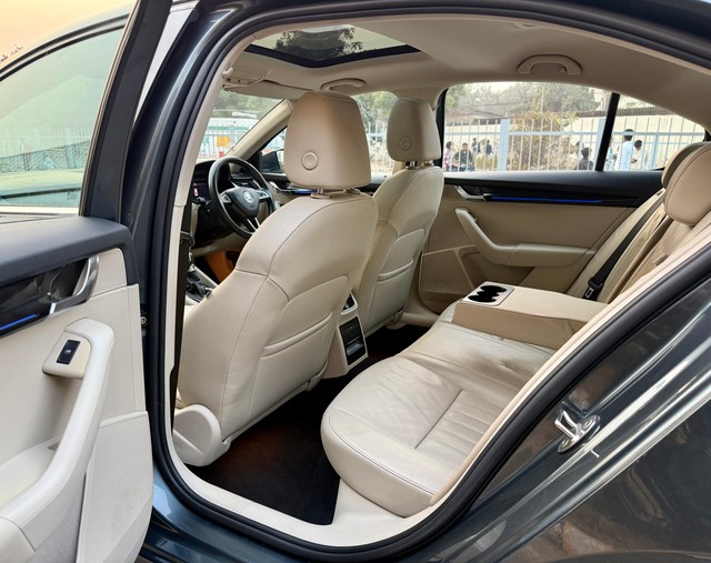 Second-hand 2020 Skoda Octavia 1.8 TSI AT L K for sale in New Delhi-18