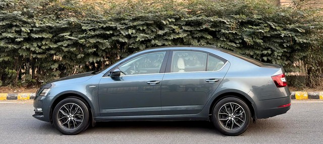 Second-hand 2020 Skoda Octavia 1.8 TSI AT L K for sale in New Delhi-4