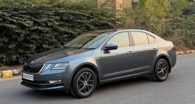 Second-hand 2020 Skoda Octavia 1.8 TSI AT L K for sale in New Delhi-6