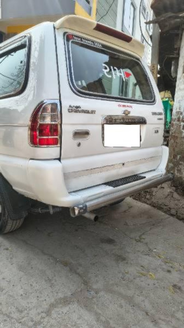 Chevrolet Tavera Neo 3 LS 10 Seats BSIII Second-hand 2017 Chevrolet Tavera Neo 3 LS 10 Seats BSIII for sale in Dewas-1