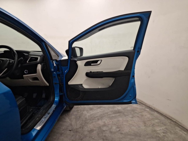 Second-hand 2023 Tata Altroz XZ Diesel for sale in Coimbatore-16