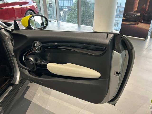 Second-hand 2023 Mini Cooper SE Electric for sale in Gurgaon-11