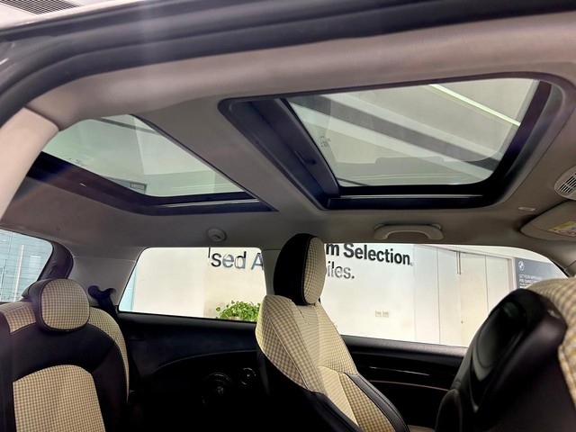 Second-hand 2023 Mini Cooper SE Electric for sale in Gurgaon-28