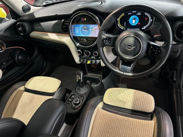 Second-hand 2023 Mini Cooper SE Electric for sale in Gurgaon-24