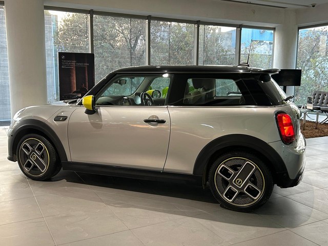 Second-hand 2023 Mini Cooper SE Electric for sale in Gurgaon-9