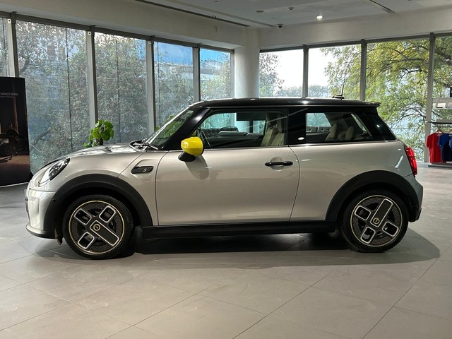 Second-hand 2023 Mini Cooper SE Electric for sale in Gurgaon-3