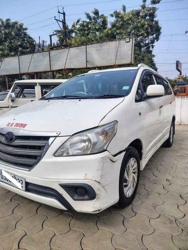 Second-hand 2015 Toyota Innova 2.5 G (Diesel) 7 Seater BS IV for sale in Indore-4