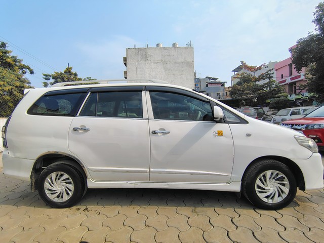 Second-hand 2015 Toyota Innova 2.5 G (Diesel) 7 Seater BS IV for sale in Indore-1