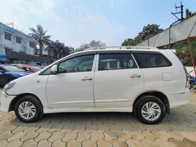Second-hand 2015 Toyota Innova 2.5 G (Diesel) 7 Seater BS IV for sale in Indore-3