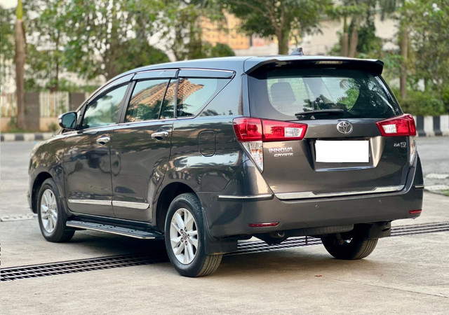 Second-hand 2017 Toyota Innova Crysta 2.4 VX MT 8S BSIV for sale in Thane-6