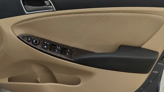 Second-hand 2016 Hyundai Verna 1.6 CRDi SX for sale in Pune-17