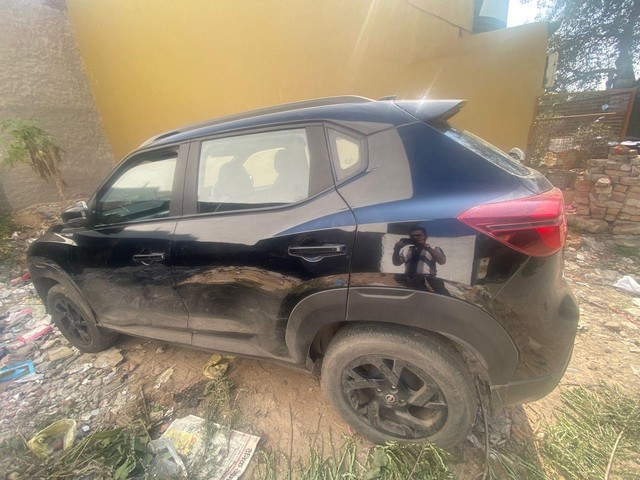 Second-hand 2024 Nissan Magnite Kuro MT for sale in Agra-4