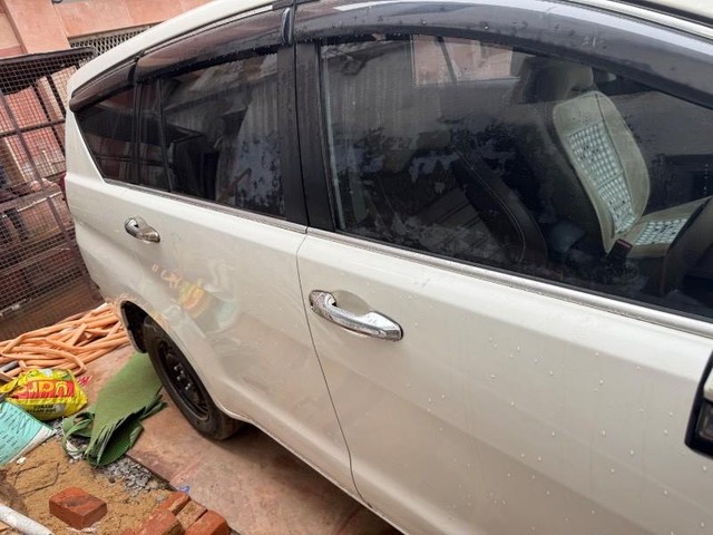 Second-hand 2022 Toyota Innova Crysta 2.7 GX 8 STR for sale in Ayodhya-1