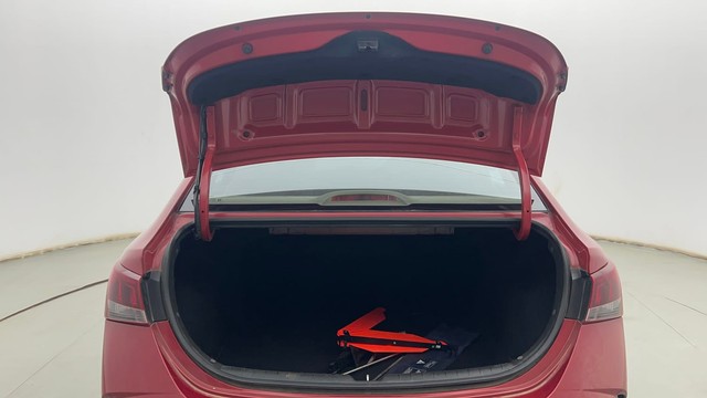 Second-hand 2022 Hyundai Verna SX Diesel for sale in Kolkata-9