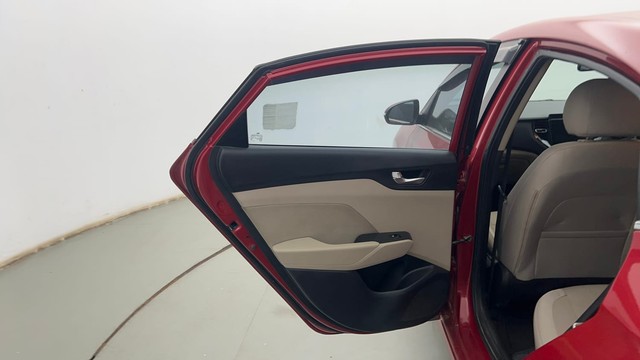 Second-hand 2022 Hyundai Verna SX Diesel for sale in Kolkata-23