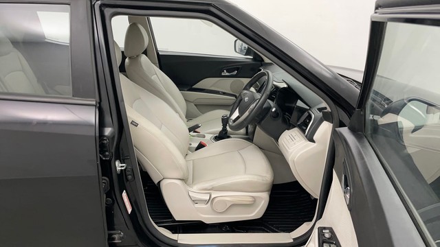 Second-hand 2022 Mahindra XUV300 W8 Opt for sale in Jaipur-15