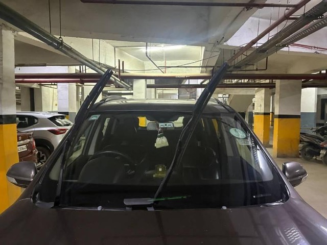 Second-hand 2017 Mahindra XUV500 R W10 FWD for sale in Noida-9