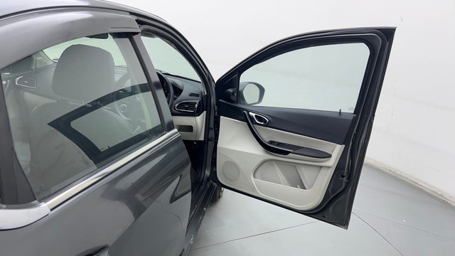 Second-hand 2022 Tata Tigor XZ Plus CNG BSVI for sale in New Delhi-16