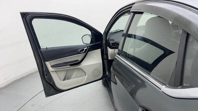 Second-hand 2022 Tata Tigor XZ Plus CNG BSVI for sale in New Delhi-33