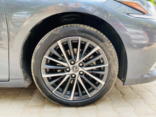 Second-hand 2024 Lexus ES 300h Exquisite for sale in New Delhi-5