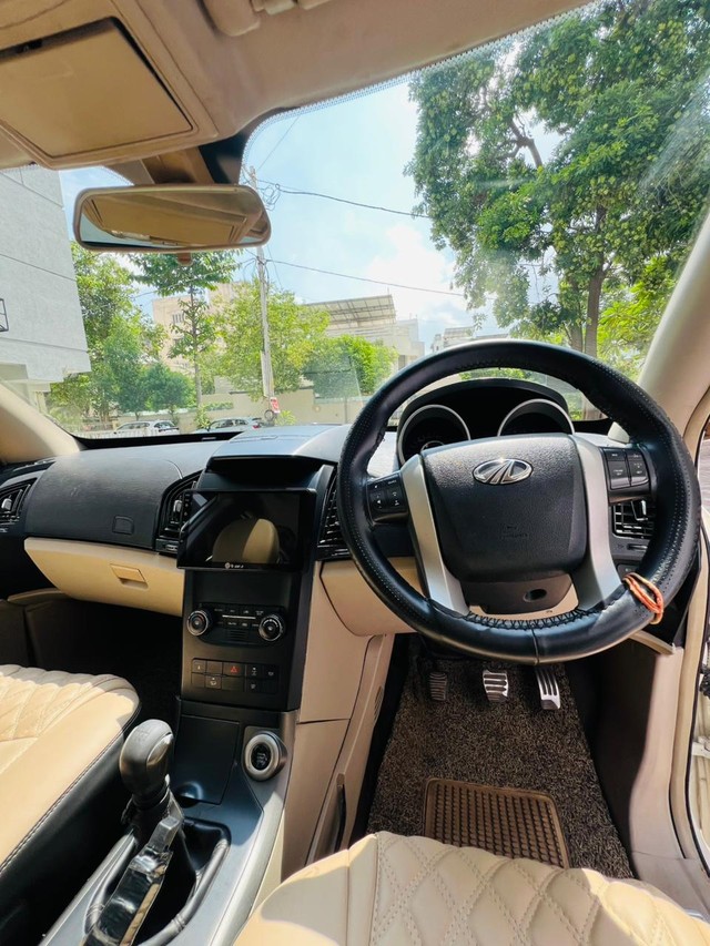 Second-hand 2016 Mahindra XUV500 W10 2WD for sale in Vadodara-10