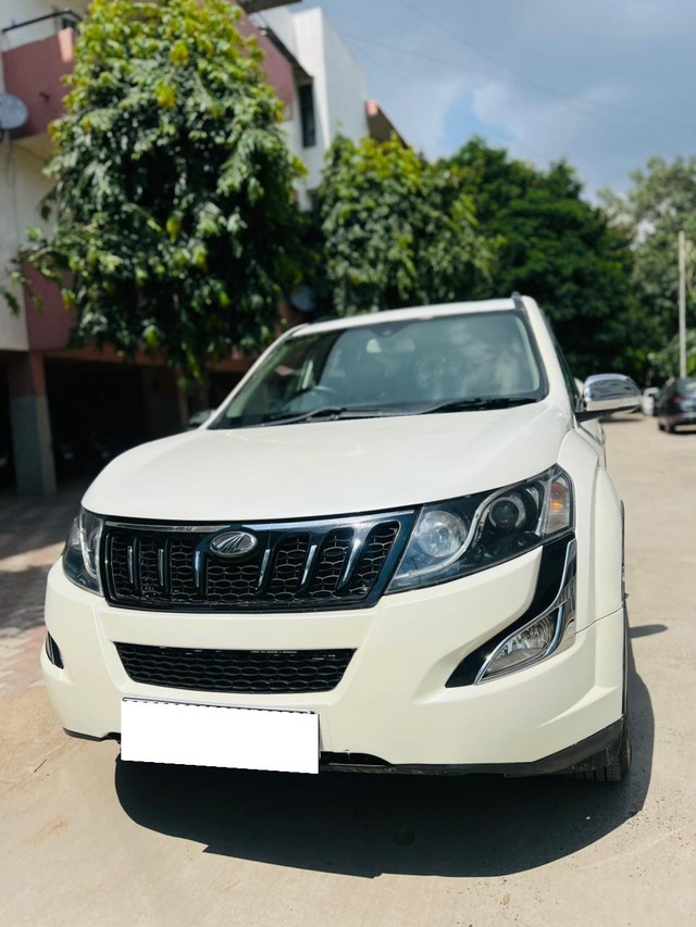Second-hand 2016 Mahindra XUV500 W10 2WD for sale in Vadodara-11