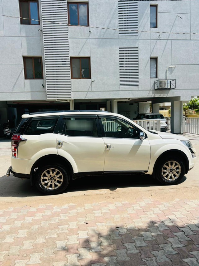 Second-hand 2016 Mahindra XUV500 W10 2WD for sale in Vadodara-1