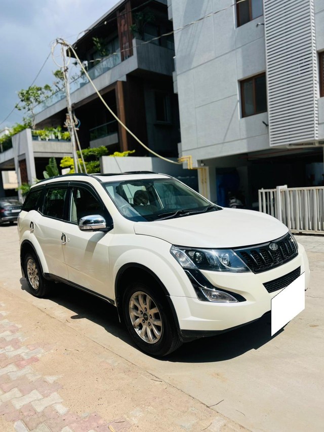 Second-hand 2016 Mahindra XUV500 W10 2WD for sale in Vadodara-12