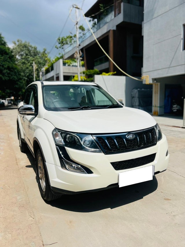 Second-hand 2016 Mahindra XUV500 W10 2WD for sale in Vadodara-0
