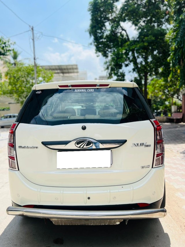 Second-hand 2016 Mahindra XUV500 W10 2WD for sale in Vadodara-3
