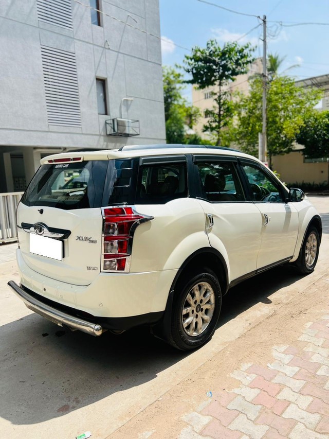 Second-hand 2016 Mahindra XUV500 W10 2WD for sale in Vadodara-2