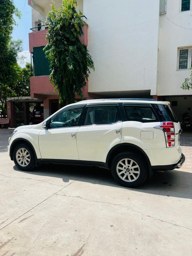 Second-hand 2016 Mahindra XUV500 W10 2WD for sale in Vadodara-14