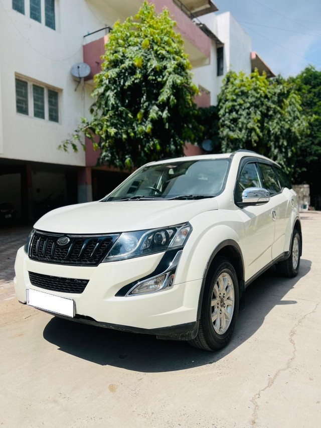 Second-hand 2016 Mahindra XUV500 W10 2WD for sale in Vadodara-5