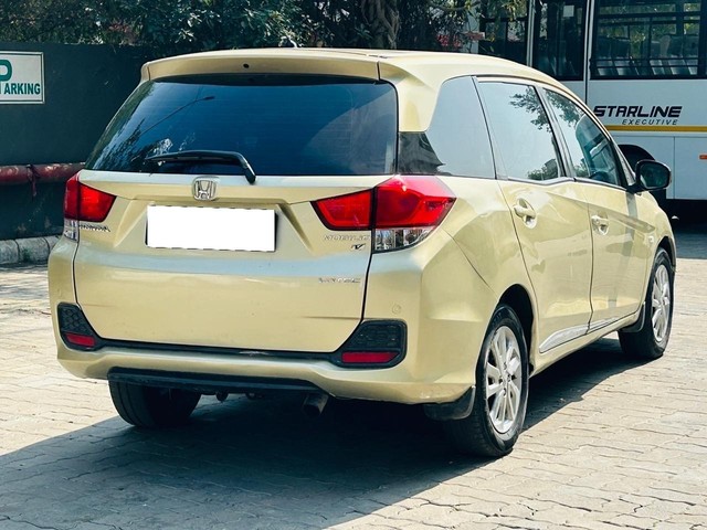 Second-hand 2014 Honda Mobilio V i-DTEC for sale in Ahmedabad-8