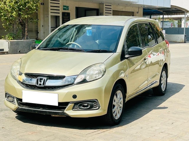 Second-hand 2014 Honda Mobilio V i-DTEC for sale in Ahmedabad-4