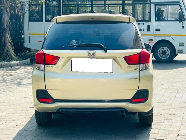 Second-hand 2014 Honda Mobilio V i-DTEC for sale in Ahmedabad-2